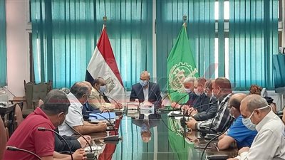 محافظ القليوبية يبحث معوقات تنفيذ الممشى النيلي بمدينة بنها