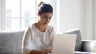 احذر.. العمل من المنزل يضر بشرتك