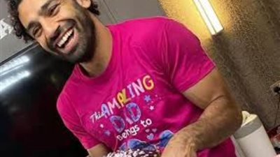 شاهد.. محمد صلاح يحتفل بعيد ميلاده ويشكر محبيه على التهنئة