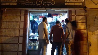 لعدم الالتزام بمواعيد الحظر.. غلق وتشميع 5 محلات و4 مقاهٍ بالبحيرة