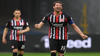 فرانكفورت يتغلب على شالكة في الدوري الألماني