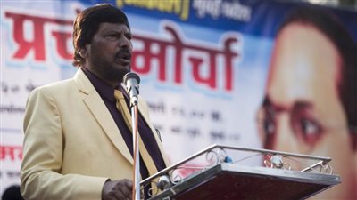 وزير هندي يدعو 