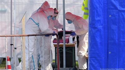 كورونا.. بريطانيا تخفض مستوى الخطر الوبائي