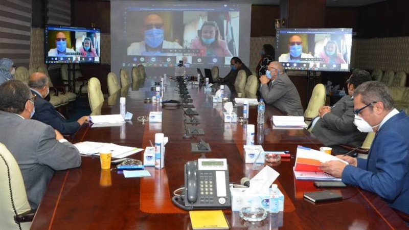 مى عبد الحميد تستعرض