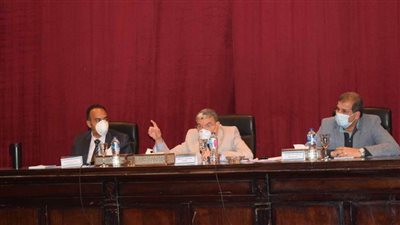 محافظ المنيا يبحث المنظومة الإلكترونية لوحدة المتغيرات المكانية