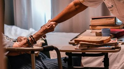 فرنسا تسجل أدنى حصيلة وفيات بكورونا خلال آخر 5 أيام