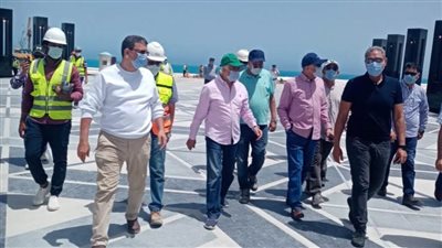 بالصور.. إطلاق التيار الكهربائي بالممشى الشاطئي بالعلمين الجديدة