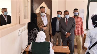  محافظ مطروح يتفقد عددا من اللجان للاطمئنان على سير الامتحانات 