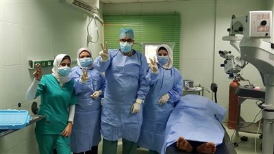 بالورد.. مستشفى سوهاج التعليمي يستقبل مرضى كورونا لدعمهم نفسيا