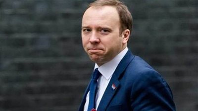 وزير الصحة البريطاني مُعتذرًا عن انتهاك قواعد التباعد الاجتماعي: «أنا إنسان» 