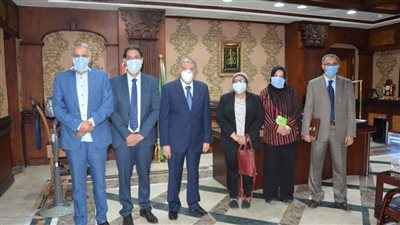 محافظ المنيا يبحث تفعيل برامج حماية الطفل بـ7 قرى بملوي