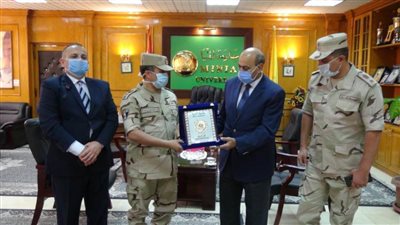 رئيس جامعة المنيا يُكرم 