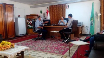 إدريس يعقد أول اجتماعاته برؤساء القرى الجدد بالقنطرة شرق