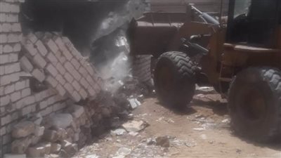 إزالة 5 حالات تعدٍ على الأراضي الزراعية وأملاك الدولة بالبحيرة