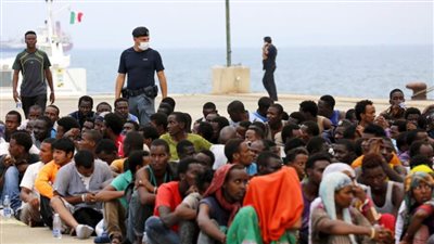 إيطاليا.. اعتقال 7 أشخاص على خلفية قضايا استغلال وإهانات بحق مهاجرين