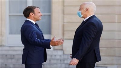 فرنسا.. انتقادات لماكرون بسبب استقباله لسعيد دون كمامة