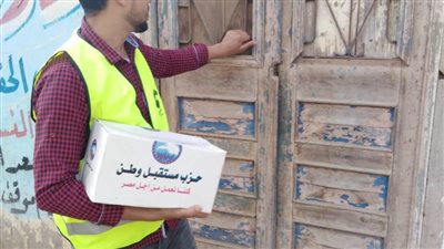 توزيع كمامات ومواد غذائية علي مواطني كفرالشيخ