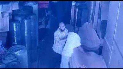 حبس تاجر ١٥يومًا وضبط وإحضار لنجله لتحريضهما على قتل جارهما بباب الشعرية