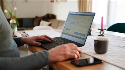 استطلاع ياباني: 52% من الموظفين العاملين 