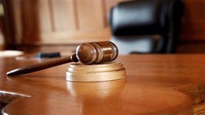 حجز محاكمة متهم بتهمة إهانة القضاء