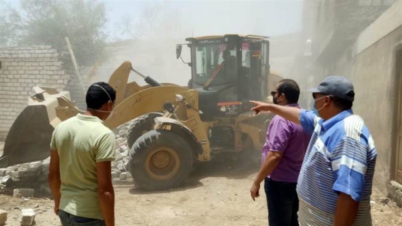 إزالة 15 حالة تعدي