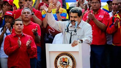 مادورو يعلن استعداده لإجراء استفتاء حول بقائه في السلطة