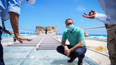 العناني يتفقد منتجعات مرسى مطروح