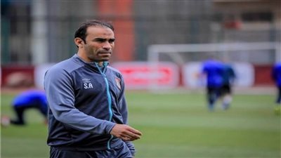 عبد الحفيظ يجتمع مع مدرب الأهلي المؤقت ونيدفيد يواصل التأهيل