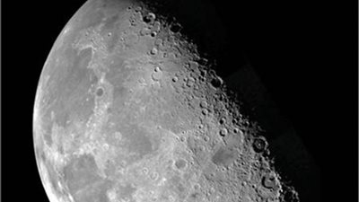 كشف سر الجانب المظلم للقمر