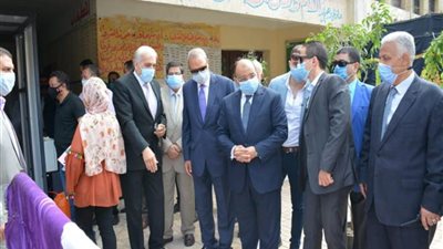 محافظ القاهرة يطالب أولياء الأمور بعدم التزاحم أمام لجان الثانوية