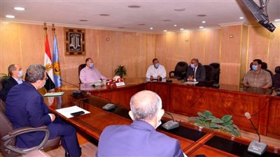 محافظ أسيوط يترأس اجتماع بحث سبل إعادة تشغيل مصنع أسمنت التعمير