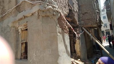 انهيار جزئي لعقار قديم بالمنصورة 