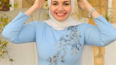 تعرفي على الموديلات الرائجة فى موضة 2020 عند ارتداء الفساتين