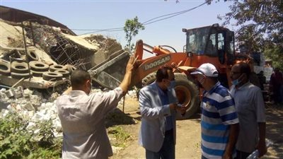 استرداد 4 أفدنة وإزالة 6 حالات تعد بالبناء المخالف بمركزين بالمنيا