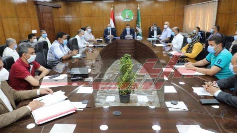 محافظ المنوفية يناقش