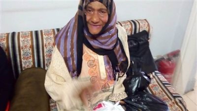 وزيرة التضامن توجة بإنقاذ مسنة تركها ابنها بالشارع بلا مأوى