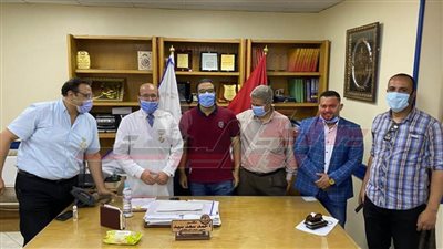 وسام كوفيد 19 لأطباء العزل بتأمين المنيا.. (صور)