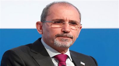 وزير الخارجية الأردني يبحث مع مسؤول بريطاني تعزيز الشراكة بين البلدين