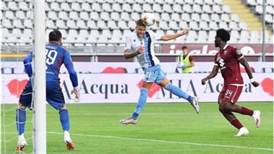 لاتسيو يفوز على تورينو 2-1 ويواصل مطاردة يوفنتوس متصدر الدوري الإيطالي