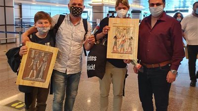 ٣١٣ سائحا من  سويسرا وبلاروسيا يصلون الغردقة وشرم الشيخ 