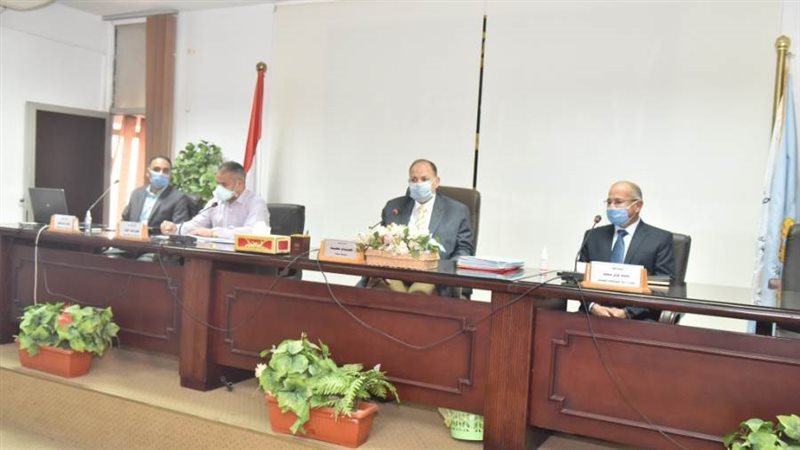 محافظ أسيوط يلتقى