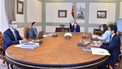 الرئيس السيسي يجتمع برئيس الوزراء ووزيرة التخطيط