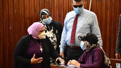 طلاب جامعة قناة السويس يؤدون الامتحانات وسط إجراءات وقائية مشددة