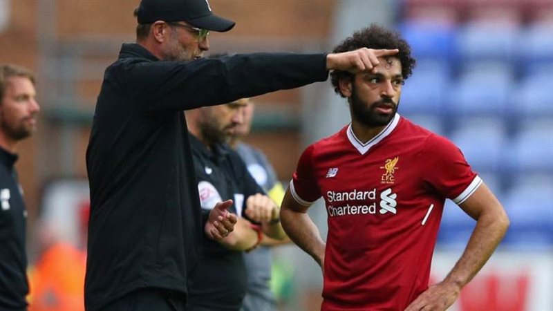 كلوب يداعب صلاح