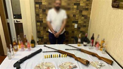 أمن القاهرة يضبط سلاحا ناريا وزجاجات مواد كحولية  في محل أدوات منزلية 