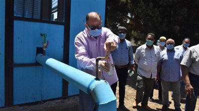 محافظ أسيوط يتفقد محطة مياه منفلوط