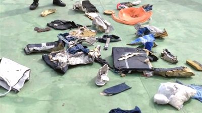 لجنة التحقيق تعلن انتشال الصندوق الأسود من قمرة قيادة الطائرة المصرية المنكوبة