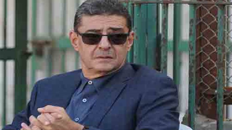 طاهر يهنئ لاعبي الـأهلي