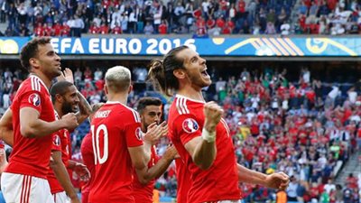 ويلز ينجح في العبور إلى دور الثمانية عقب معاناته أمام تكتلات ايرلندا الدفاعية