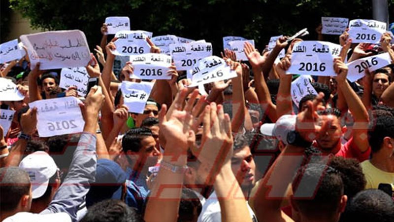 الأمن يغلق شارع عبدالخالق